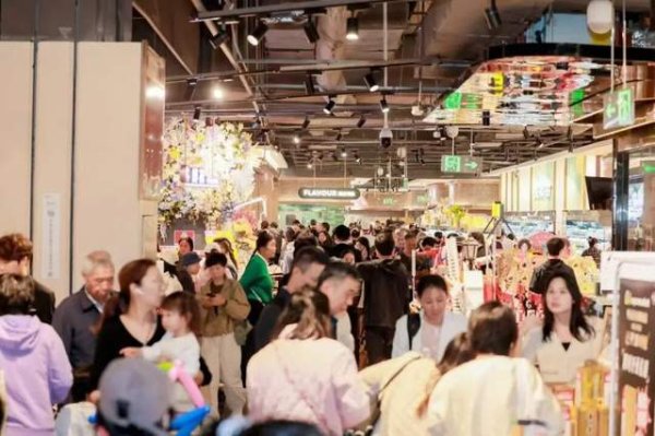 配资实盘 万人空巷燃爆鹏城！开业前4小时客流破万Olé Supermarket焕新启幕