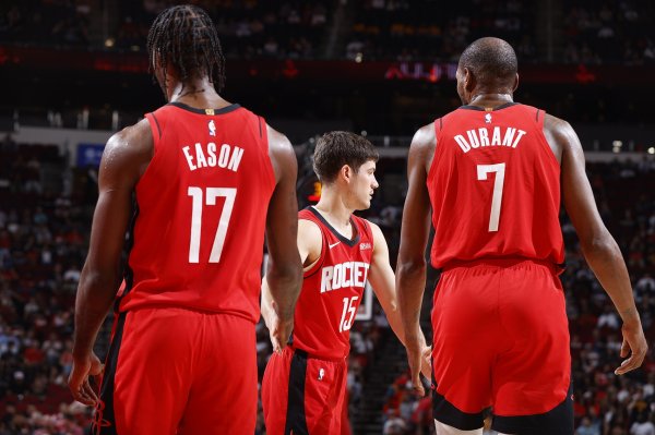 配资信息网配资 伊森谈八连胜：我们作为团队更亲密了 无论何时上场都竭尽全力